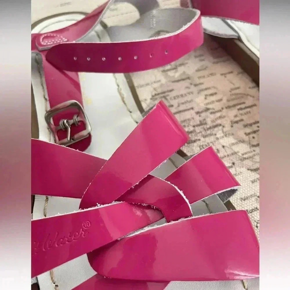 Salt Water Original 5 Hot Pink
Patent Leather - Picture 3 of 4